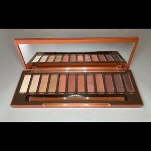 Urban Decay Naked Heat Eyeshadow Palette